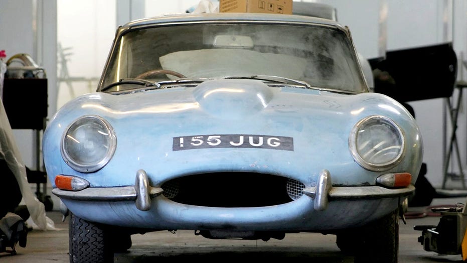 Rusty Barn Find 1964 Jaguar E Type Restored And Worth 250g Fox News