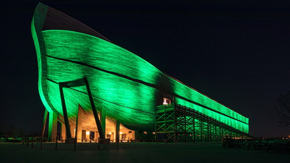Noah S Ark Replica Lit Up Green To Show Support For Fight Against Coronavirus In Kentucky Fox News