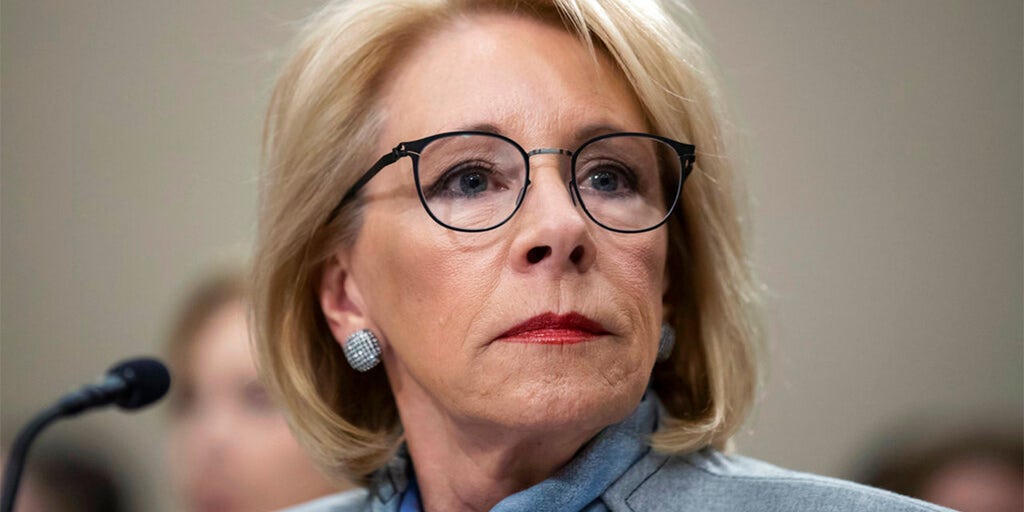 Betsy DeVos hits back at Sen. Patty Murray, accuses her of wanting 'Title IX kangaroo courts back' - Vimarsana News