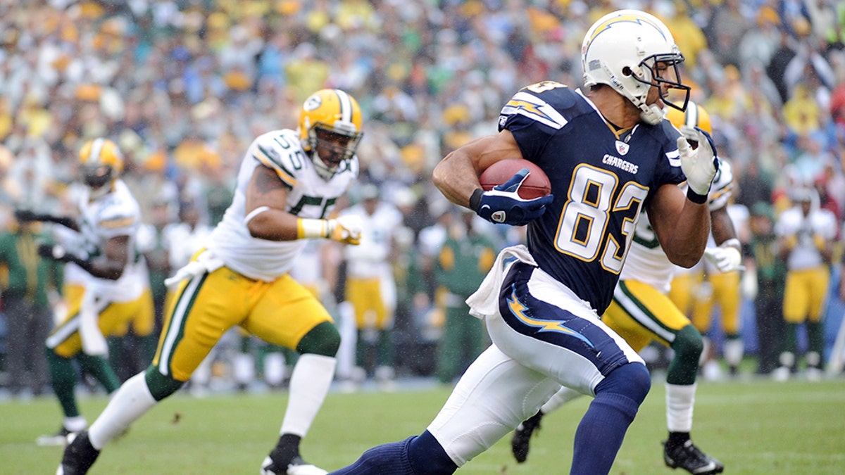 Vincent Jackson of the San Diego Chargers runs after a catch during a game against the Green Bay Packers on November 6, 2011 in San Diego, California. (Photo by Harry How/Getty Images)