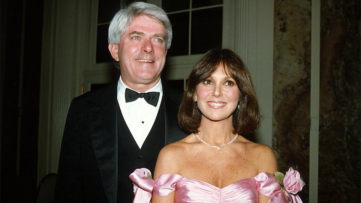 Phil Donohue and Marlo Thomas pose for a photograph at Gloria Steinem's 50th birthday celebration on May 23, 1984, in New York City.?