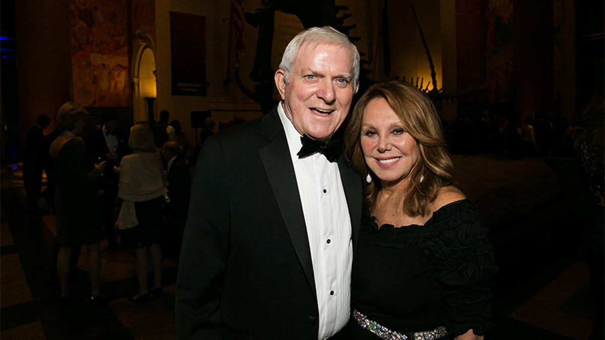 Phil Donahue and Marlo Thomas attend old Spring Harbor Laboratory's Double Helix Medals at the American Museum of Natural History on December 1, 2016, in New York City.