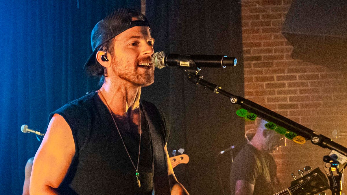 Kip Moore performs on the opening night of his Bud Light Dive Bar Tour at Fifth Avenue on Aug. 15, 2019 in Royal Oak, Mich. (Photo by Scott Legato/Getty Images)