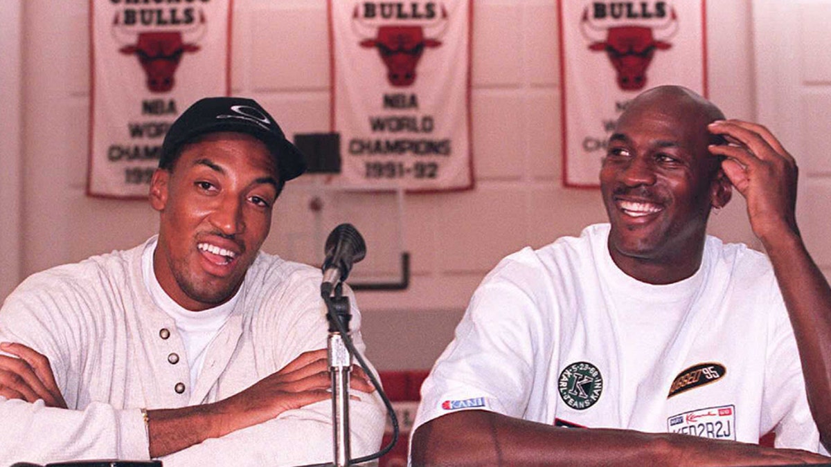 90s Chicago Bulls 98 NBA Jordan Rodman Pippen T-shirt Large - The