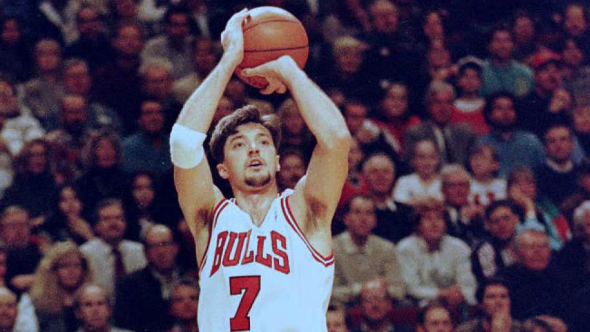 Toni Kukoc Croatian basketball sensation in Chicago Bulls and Pink