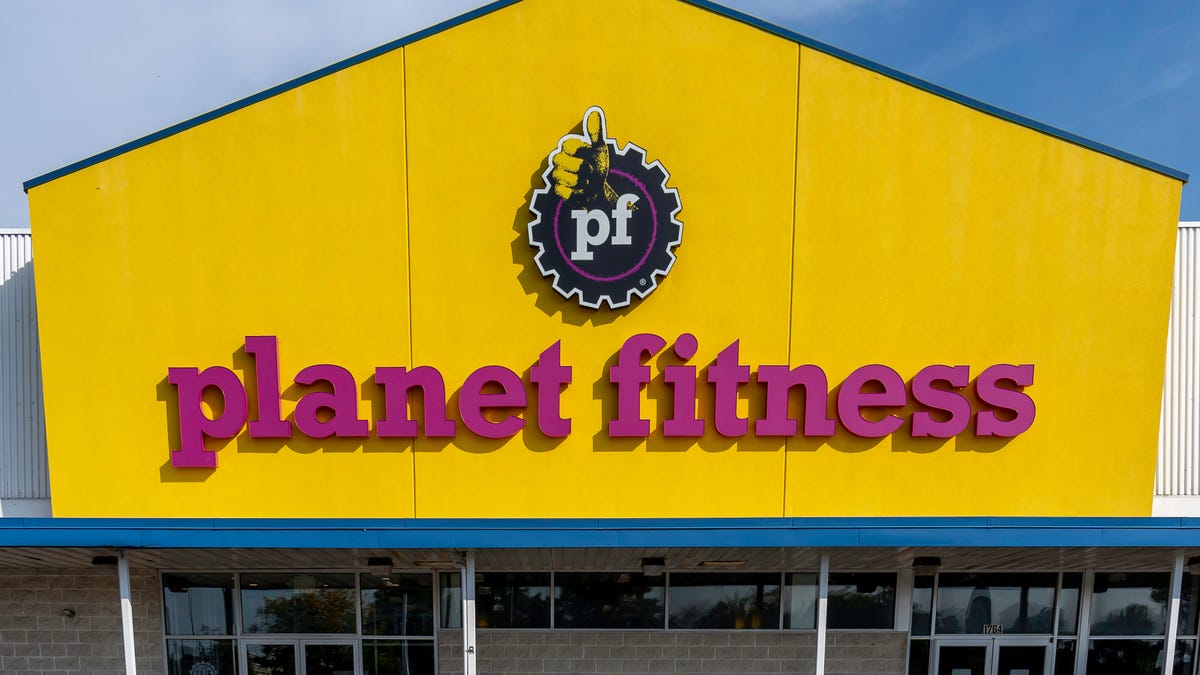 Planet Fitness front view in Buffalo, New York, USA.