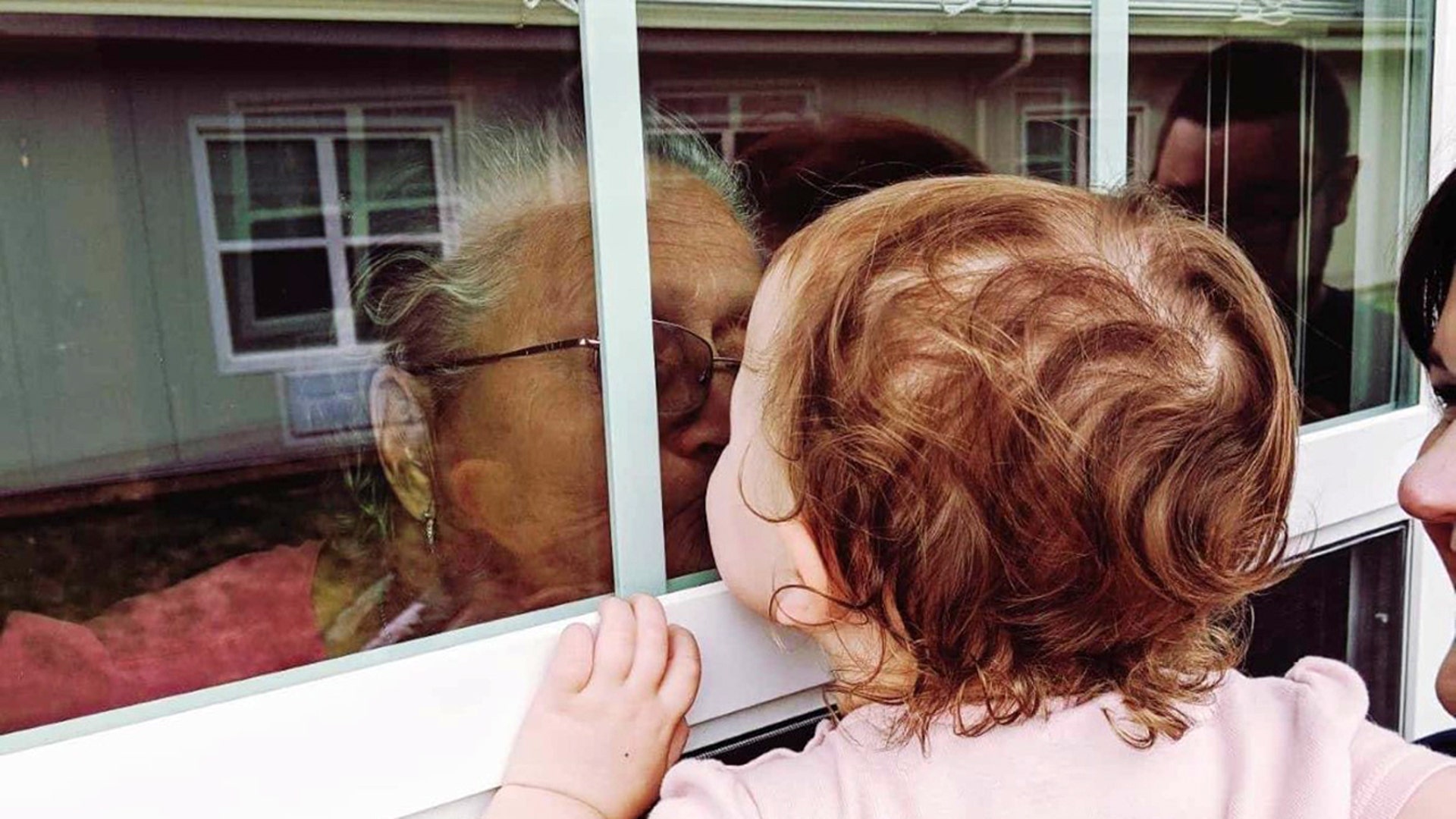 Charlie Grace Walden is giving her great granny a kiss through the window - can’t keep a girl from seeing her granny ❤️ Waverly, Tn