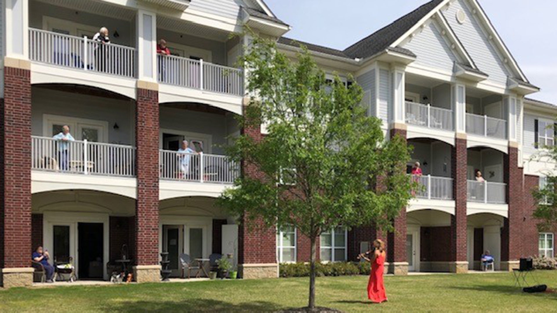 Donna Wolf - Violinist goes to nursing homes in Memphis