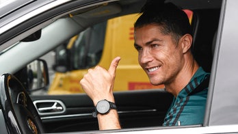 Cristiano Ronaldo reports to Juventus, gives thumbs up