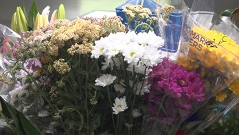 Florida police officer buys all flowers from vendor instead of writing her a citation