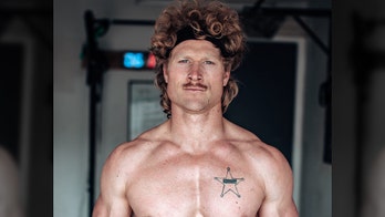 Hunter McIntyre breaks 'Murph Challenge' record, raises money in Memorial Day tradition