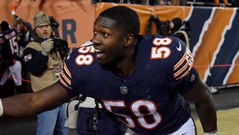 Bears linebacker Roquan Smith shares party photo with porn star amid coronavirus fight