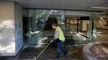 George Floyd case: Dozens of volunteers descend on Minneapolis to clean up after riots