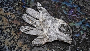 Los Angeles officials looking to crack down on coronavirus mask, glove littering