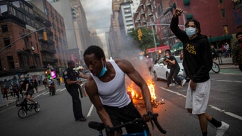 Calls for de Blasio to resign trend on Twitter after defense of NYPD