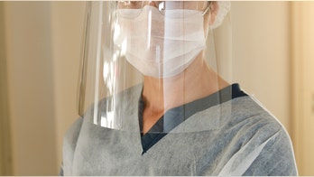 American Airlines flight attendant criticizes carrier for banning face shields during flights