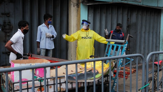 Stampede for coronavirus aid leaves 3 dead in Sri Lanka