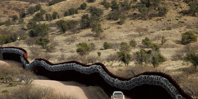 جدار حدود أريزونا مع المكسيك