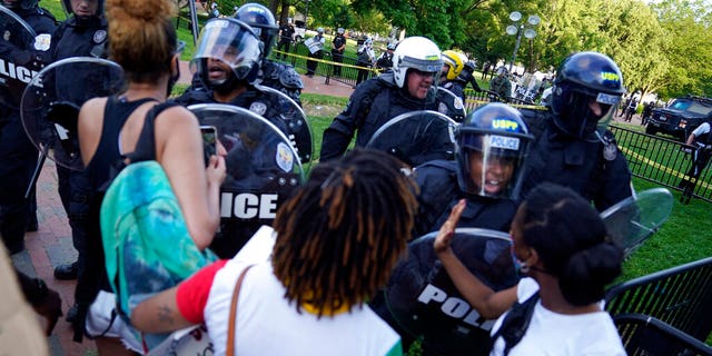 Clashes break out near White House between police, protesters as unrest extends into weekend - Fox News