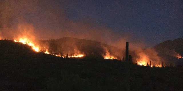 Arizona Wildfire Near Phoenix Grows To 1500 Acres Hundreds Evacuated Fox News