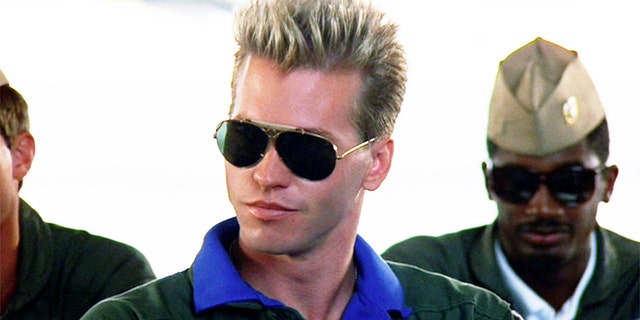 Val Kilmer comparte una imagen de ‘retroceso especial’ con miembros del elenco original de ‘Top Gun’