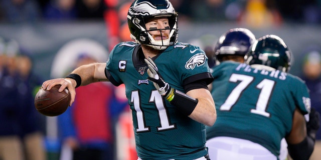 Can Carson Wentz lead the Eagles to another division title? (AP Photo/Chris Szagola, File)