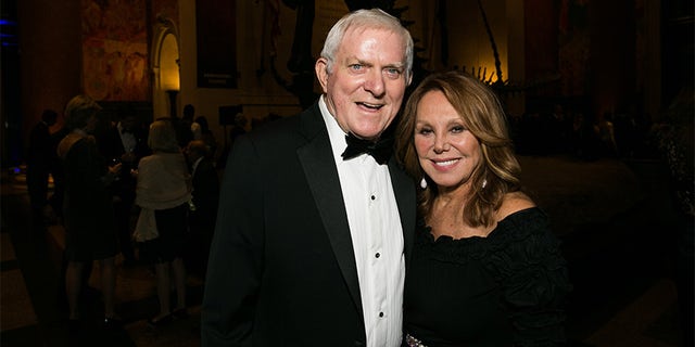 Phil Donahue and Marlo Thomas attend old Spring Harbor Laboratory's Double Helix Medals at the American Museum of Natural History on December 1, 2016, in New York City.