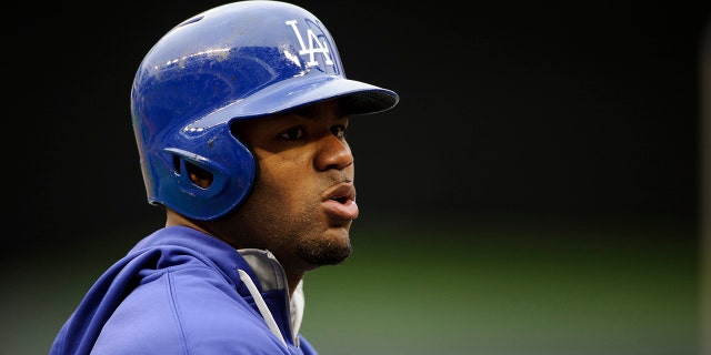 Carl Crawford of the Los Angeles Dodgers waits to take batting practice before a game against the Minnesota Twins in 2014. (Photo by Hannah Foslien/Getty Images)