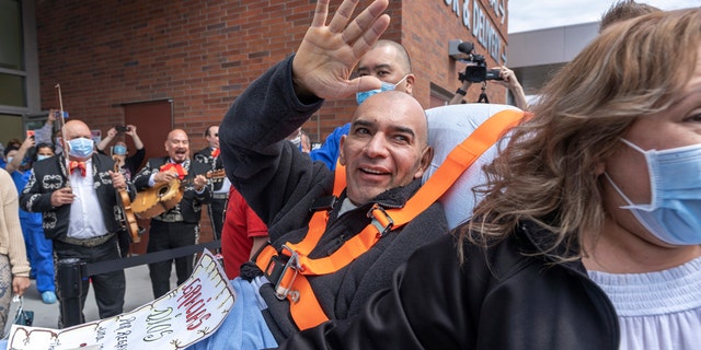 Métis - Hector Calderon waves to well-wishers as he's discharged from Kaiser Permanente Westside Medical Center in Hillsboro, Ore. Calderon spent days in the intensive care unit before recovering enough to be transferred to a skilled nursing facility on Monday, May 4. He was listed as the state's first confirmed new coronavirus case on Feb. 28. (Jan Sonnenmair/The Permanente Federation via AP)