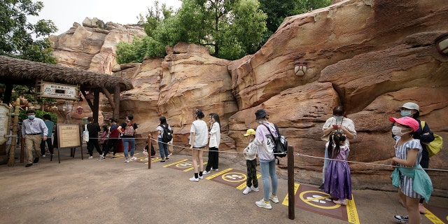 Shanghai Disneyland reopened to the public on Monday, as part of its next phase in the "deliberate approach" to business.