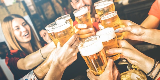 Researchers measured the cognitive functions of 19,887 participants from 1996 to 2008. Researchers found that low to moderate drinkers showed consistently high cognitive function trajectories and had slower rates of decline compared to never drinkers.