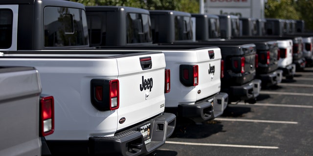 Fiat Chrysler Automobiles NV 2020 Jeep Gladiator pickup trucks are displayed at a car dealership in Tinley Park, Illinois, U.S., on Monday, Sept. 30, 2019. Auto sales in the U.S. probably took a big step back in September, setting the stage for hefty incentive spending by carmakers struggling to clear old models from dealers' inventory. Photographer: Daniel Acker/Bloomberg via Getty Images