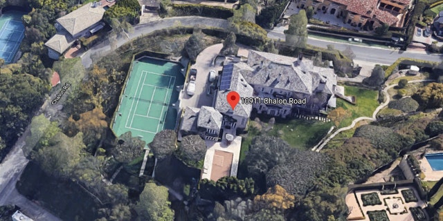 Elon Musk lists two Los Angeles homes for millions after declaring that ...