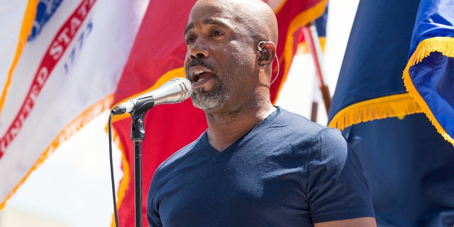 Darius Rucker shook the staff and dinners at an IHOP restaurant "like a wagon wheel" when he covered all the dinner bills and left a big tip to the workers. (Joey Foley / WireImage)