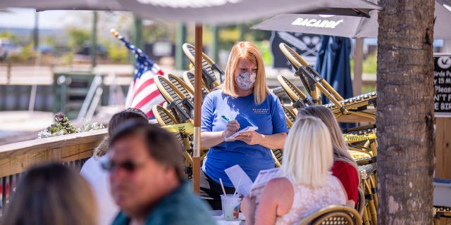Rules for outdoor dining in South Carolina amid the coronavirus were relaxed last week. (Jason Lee/The Sun News via AP)