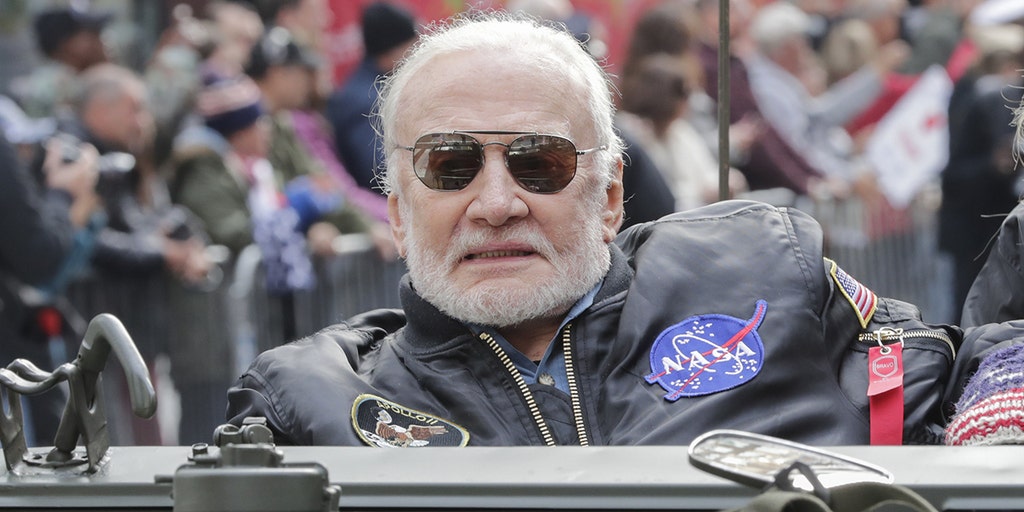 Buzz Aldrin picks Arizona Republican McSally over fellow astronaut Kelly