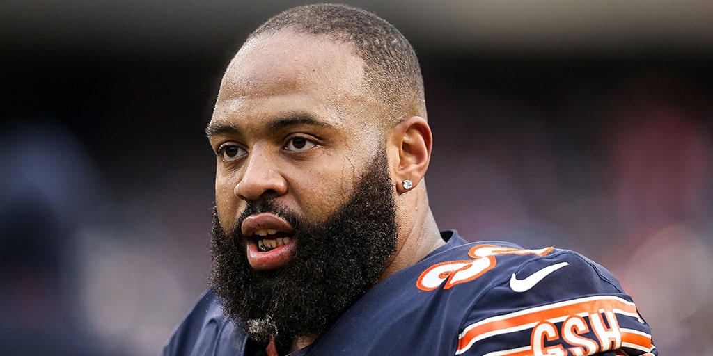 Akiem Hicks signs with the Buccaneers - Windy City Gridiron