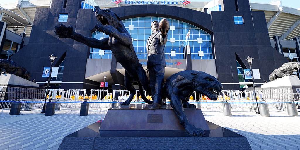 Jerry Richardson statue removed