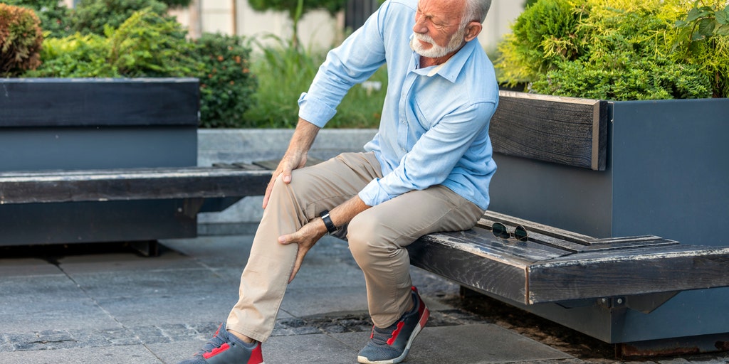 Knee pain from arthritis may be prevented by walking, study says - Vimarsana News