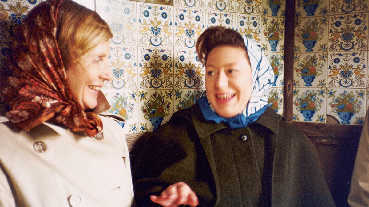 Lady Anne Glenconner (left) and Princess Margaret.