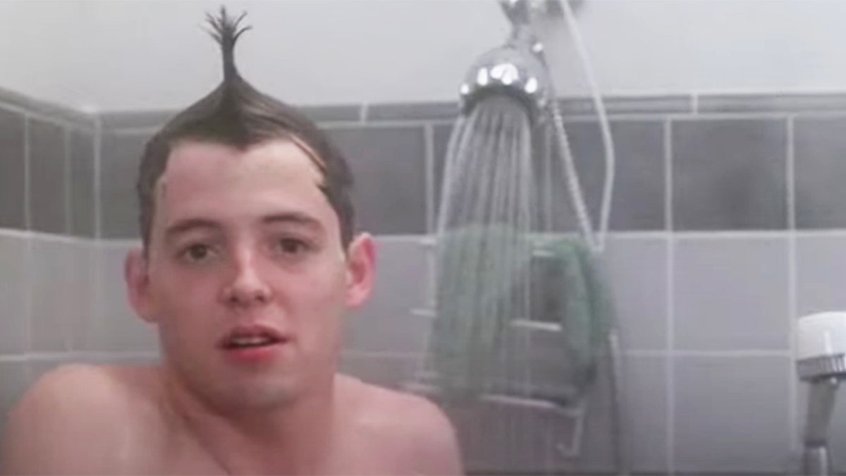 One of the most famous scenes in 'Ferris Bueller's Day Off' features Matthew Broderick addressing the audience while in the shower.