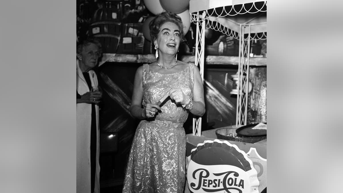 Actress Joan Crawford attends a party in Los Angeles, California, circa 1962.