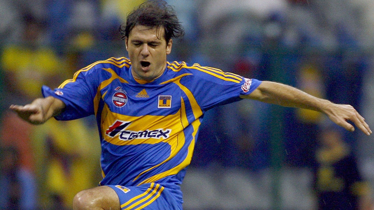 Tigres player Guillermo Marino during the Mexican League opening tournament match in Mexico City, Sept. 16, 2007. (ALFREDO ESTRELLA/AFP via Getty Images)