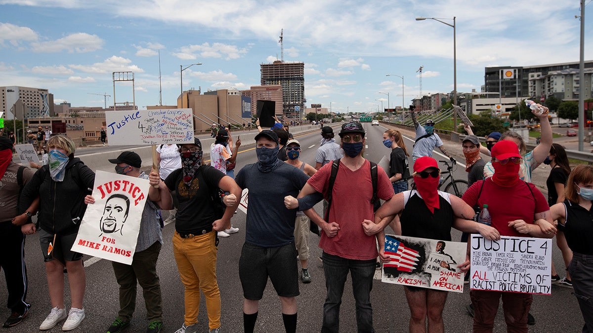 BLM protesters shut down bridge in Austin, Texas