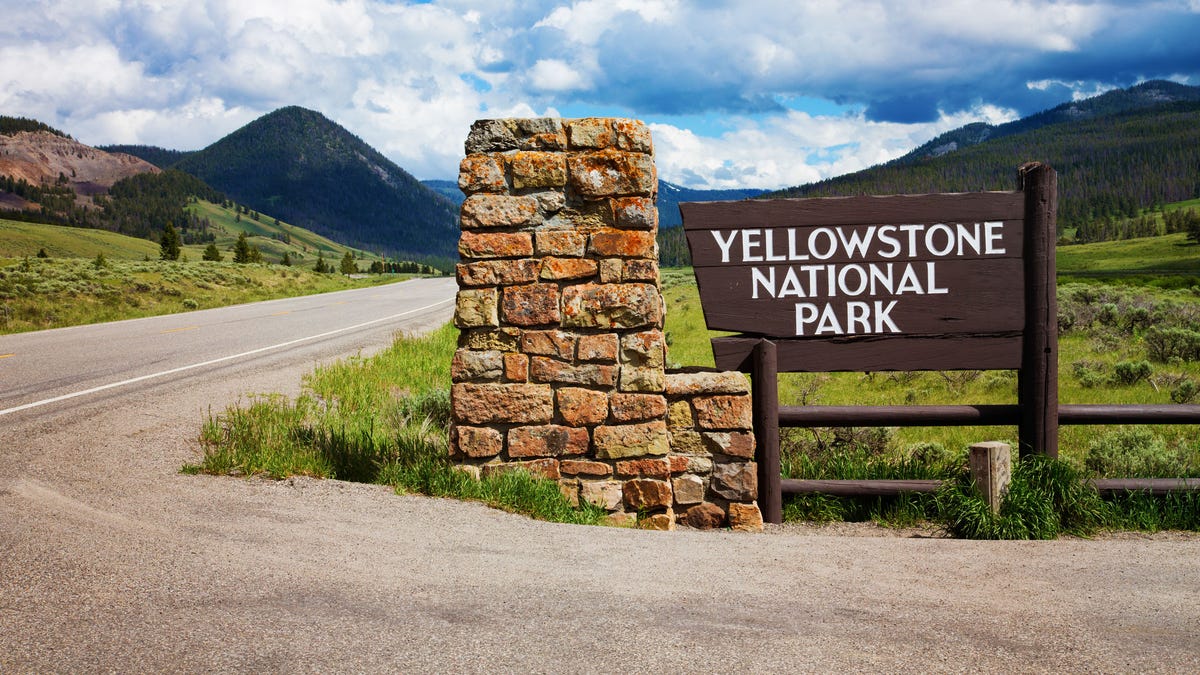 Yellowstone national park entrance