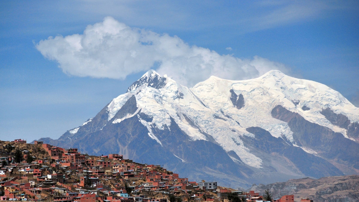 The southern suburbs of La Paz, Bolivia. Scientists say inhabitants of high-altitude areas are better equipped to handle the effects of coronavirus because they have adapted to low blood oxygen levels. (iStock)