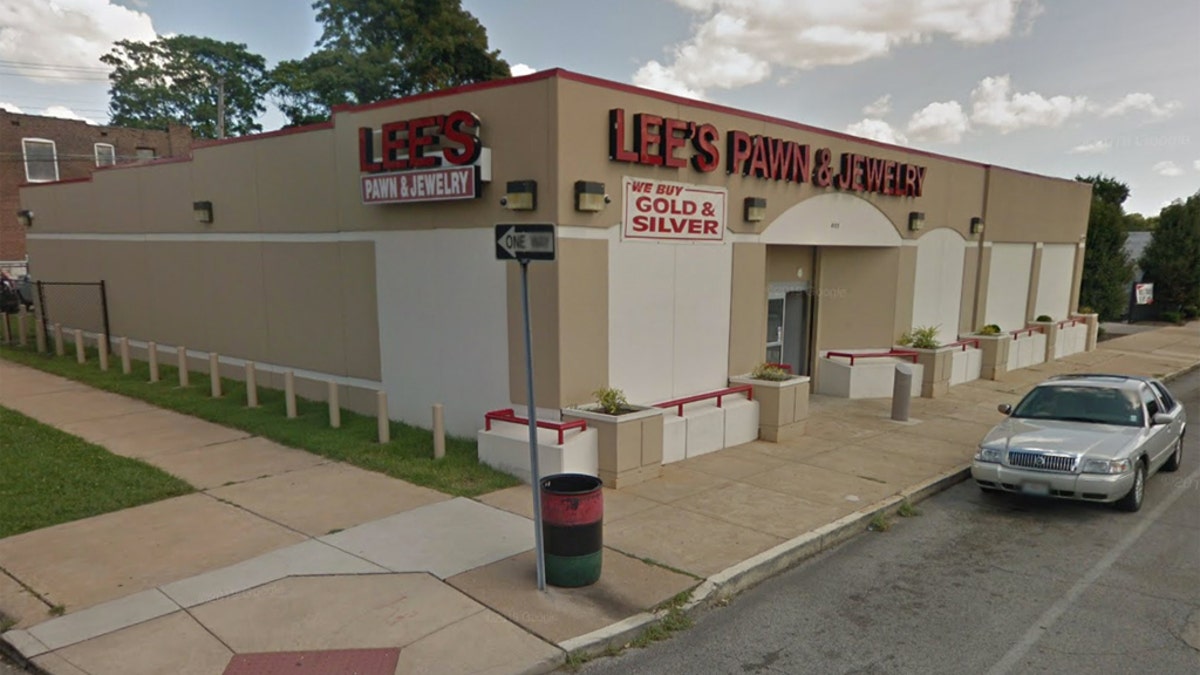 St. Louis police captain killed by looters at pawn shop: report | Fox News