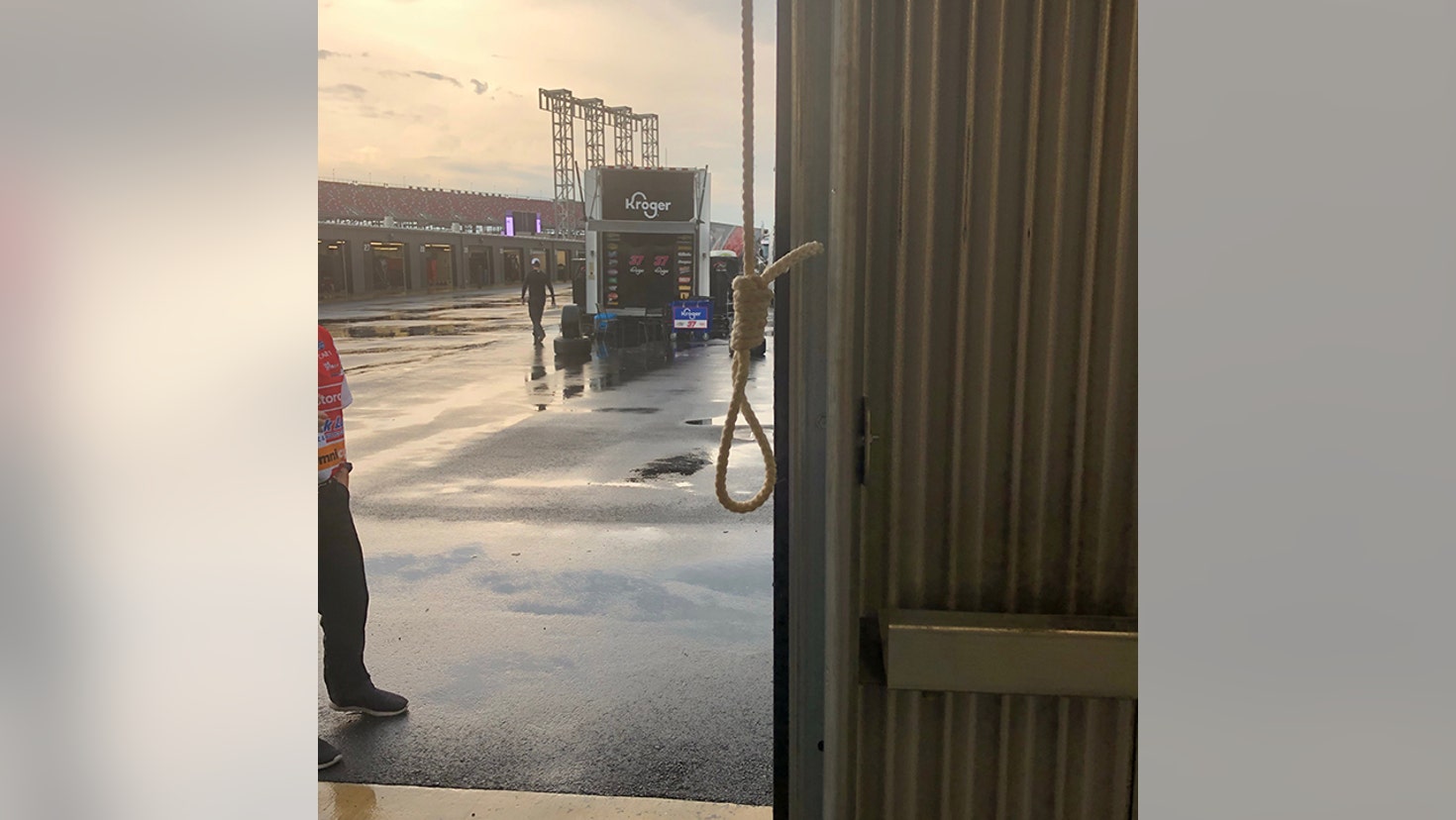 noose-nascar.jpg