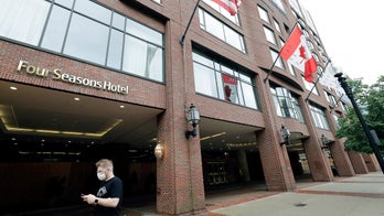 Illinois hotels reeling from coronavirus lockdowns urge governor to expand convention capacities