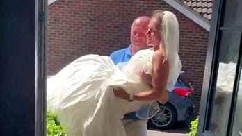 Woman drops 112 pounds so her husband can carry her – 18 years after the wedding